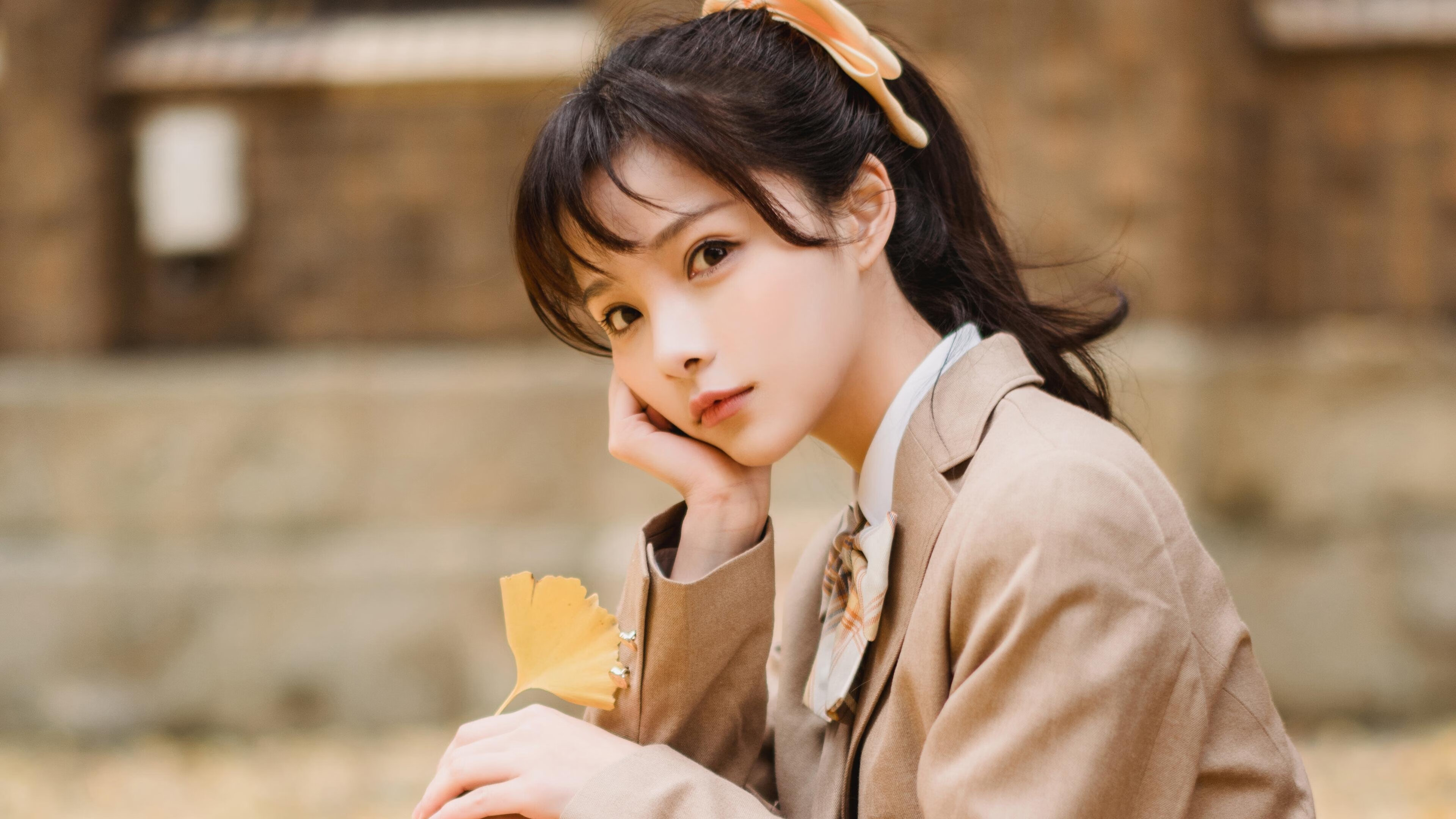 C罗赠球迷签名球引发热烈反响，c罗的签字